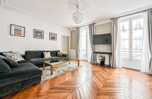Quartier des Invalides Apartment | Luxury Apartment Near Assemblée Nationale - Rated 9.5/10