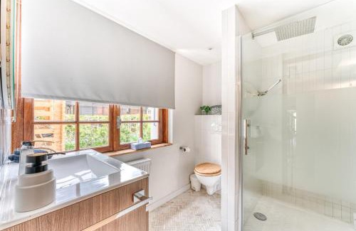 Chamonix-Mont-Blanc Apartment | Oceanfront Apartment Mont Blanc: Family-Friendly Retreat