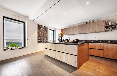 Batignolles Apartment | Elegant Apartment with Montmartre Views and Spa Amenities