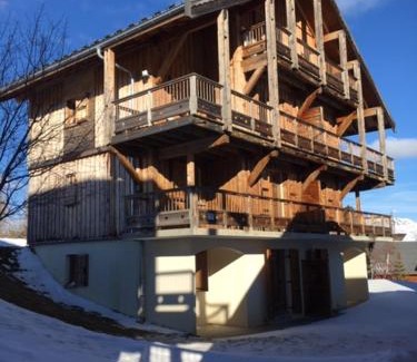 La Toussuire Apartment | Cozy Appartement des Cimes with Pool & Pet-Friendly Options