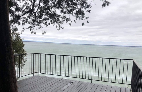 Saint-Armand Apartment | Appartement directement sur le bord du Lac Champlain