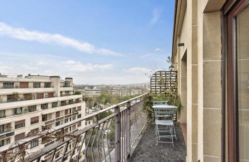 16th Arrondissement Apartment | Modern 1-Bedroom Flat with Balcony Near Eiffel Tower
