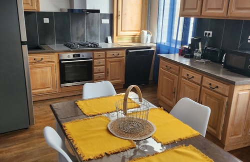 Commercy Apartment | Explore Appartement du Château Stanislas - Family-Friendly Stay