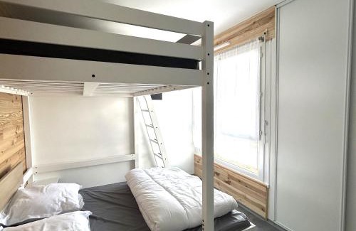Saint-Jean-de-Monts Apartment | Beachfront Apartment in St Jean de Monts with Private Parking