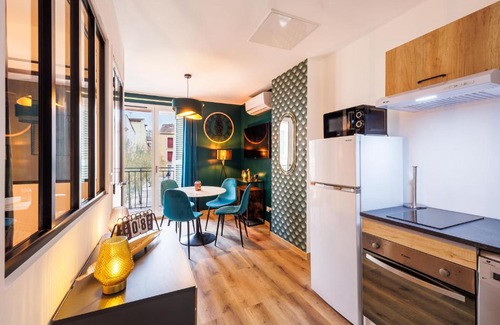 Martigues Apartment | Discover Appartement Emeraude: Family-Friendly Retreat