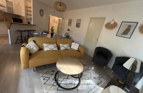 Saint-Vincent Apartment | Appartement en centre ville avec cour face au parc pasteur