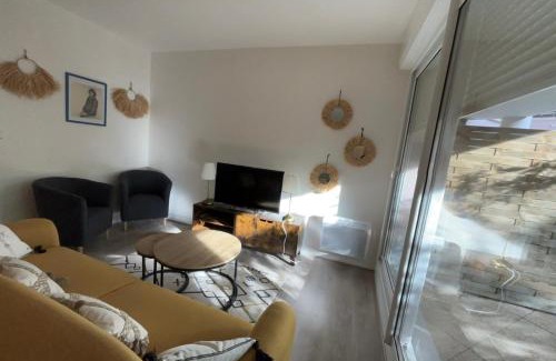 Saint-Vincent Apartment | Appartement en centre ville avec cour face au parc pasteur