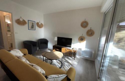Saint-Vincent Apartment | Appartement en centre ville avec cour face au parc pasteur