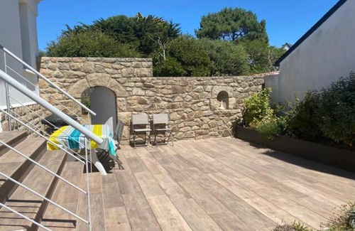 Carnac House | Oceanfront Apartment with Pool and Breathtaking Views