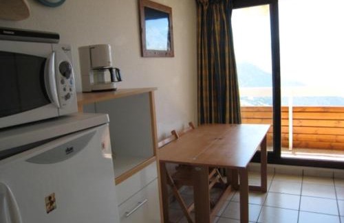 Eclose-Est Apartment | Cozy Appartement Huez for 5 with Child & Pet-Friendly Perks