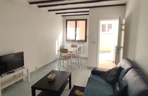 Tullins Apartment | Modern 1-Bedroom Apartment with Garage & Pet Friendly