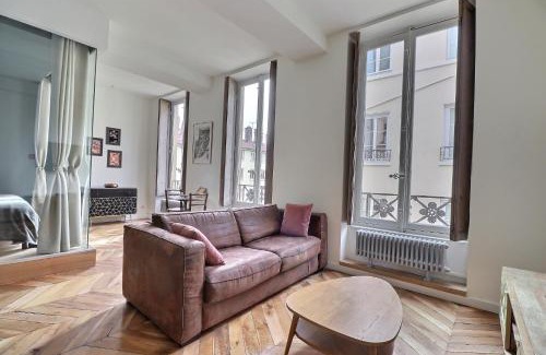 Griffon - Royale Apartment | Modern Loft in City Center - Pet & Child Friendly Stay