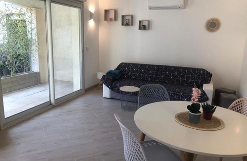 Calas Apartment | Cozy Apartment Between Aix en Provence and Marseille