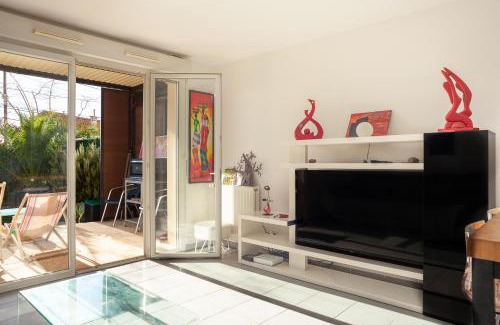 16th Arrondissement Apartment | Relaxing Oceanfront Retreat at L'évasion - 4 Star Haven