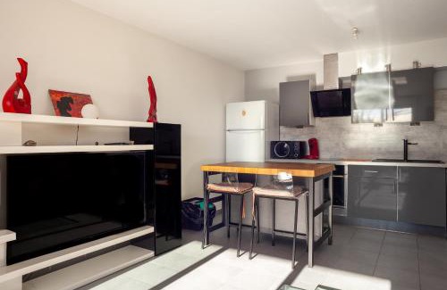 16th Arrondissement Apartment | Relaxing Oceanfront Retreat at L'évasion - 4 Star Haven