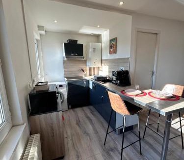 Rosendael Apartment | Cozy F2 Apartment: Family-Friendly Stay with Great Reviews