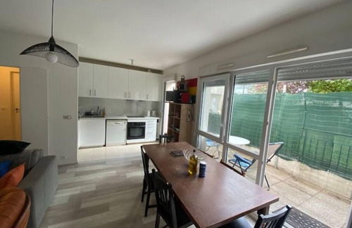 Saint-Denis Apartment | Comfortable 3-Bedroom Apartment Steps from the Beach