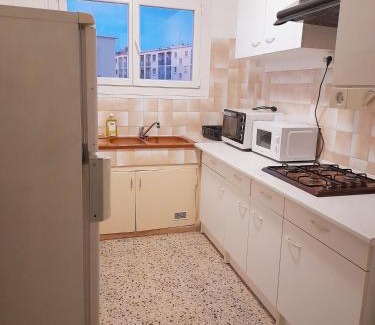 Bas-Vernet Apartment | Family-Friendly Appartement F3 with Balcony Retreat