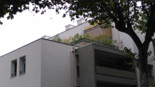 Saint-Priest Apartment | Family-Friendly Appartement F3 with Private Parking