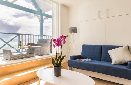 Piriac-sur-Mer Apartment | Beachfront Apartment in Piriac-sur-Mer with Courtyard & WiFi