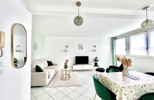 Argenteuil Apartment | Highly Rated Apartment Near Train Station & City Center
