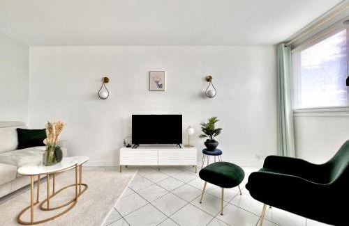Argenteuil Apartment | Highly Rated Apartment Near Train Station & City Center