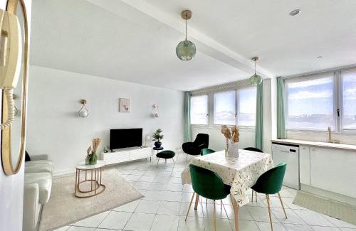 Argenteuil Apartment | Highly Rated Apartment Near Train Station & City Center