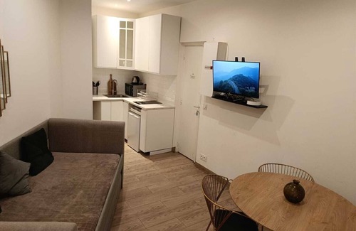 Hopital Saint-Louis Apartment | Cozy Architect-Designed Apartment Ideal for Families