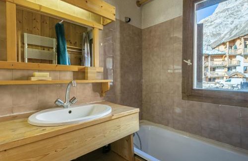 Le Cret Apartment | Family-Friendly Apartment in Val-d'Isère with WIFI & Terrace