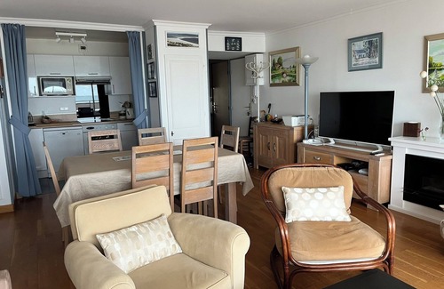 Le Touquet-Paris-Plage Apartment | Family-Friendly 3 Bedroom Apartment with Ocean View & Pool