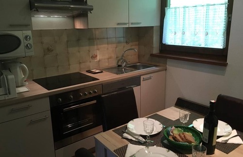 Ossiach Apartment | Family Haven with Kitchen in Apartmenthaus Vogelsinger