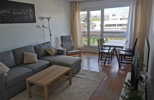 Grand Bourg Apartment | Cozy Apartment Perfect for Family Getaways
