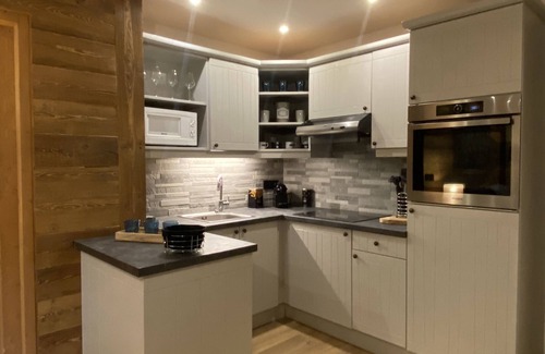 Arc-1950 Apartment | Top-Rated Appartement Standing Résidence 5 with Pool & Kitchen