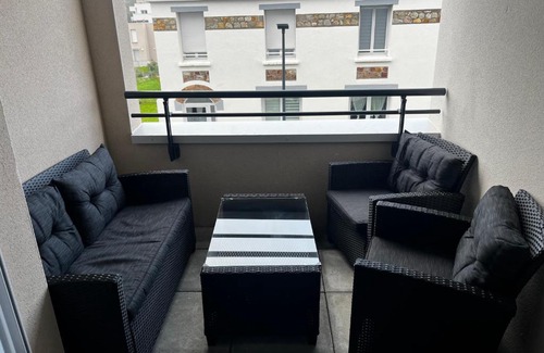 Cherbourg-en-Cotentin Apartment | Exquisite Apartment with Private Parking & High Ratings