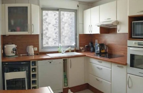 Issy-les-Moulineaux Apartment | Peaceful Paris Apartment with Pool and Spa Amenities