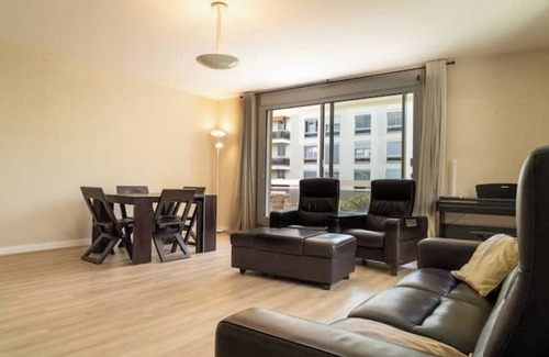 Issy-les-Moulineaux Apartment | Peaceful Paris Apartment with Pool and Spa Amenities
