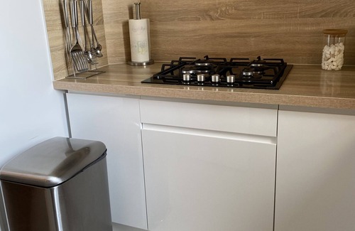 La Garenne-Colombes Apartment | Quiet Apartment Near La Défense with Family-Friendly Kitchen