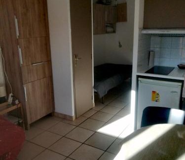 Lamalou-les-Bains Apartment | Cozy Appartement: Pet Friendly with Pool & Hot Tub Amenities