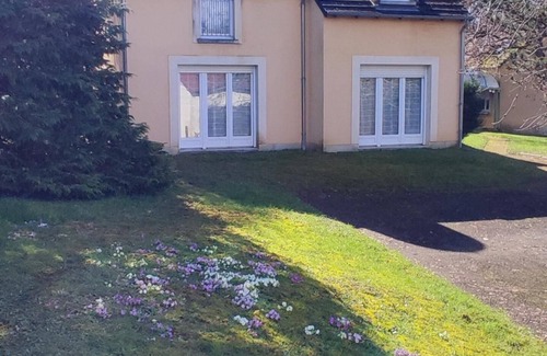 Les Aix-d'Angillon Apartment | Family-Friendly T2 Appartement in Valençay