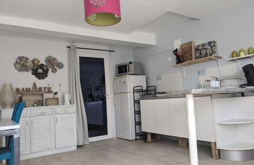 Meschers-sur-Gironde Apartment | Cozy Beachside Apartment with Ocean Views and Pet Friendly