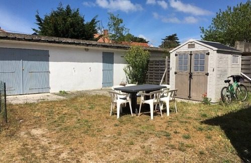Notre-Dame-de-Monts Apartment | Tranquil Appartement with Garden Steps from the Beach