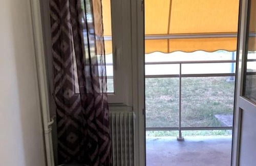 Chalon-sur-Saone Apartment | Family-Friendly Appartement Eluard with Pet Amenities