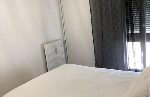 Chalon-sur-Saone Apartment | Family-Friendly Appartement Eluard with Pet Amenities