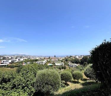 Saint-Laurent-du-Var Apartment | Appartement calme vue mer