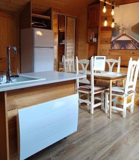 Saint-Martin-Vesubie Apartment | Cozy Appartment Mansardé: Family-Friendly Retreat