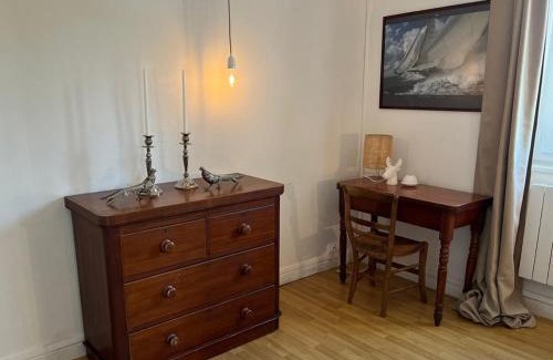 Saint-Pierre-d'Autils Apartment | Appartement 1er étage dans maison de maître