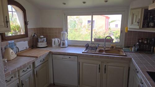 Six-Fours-les-Plages Apartment | Appartement spacieux, haut de villa, 3 chambres, 100 m2, 6 personnes, au calme