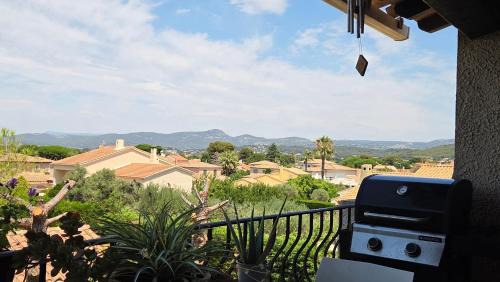 Six-Fours-les-Plages Apartment | Appartement spacieux, haut de villa, 3 chambres, 100 m2, 6 personnes, au calme