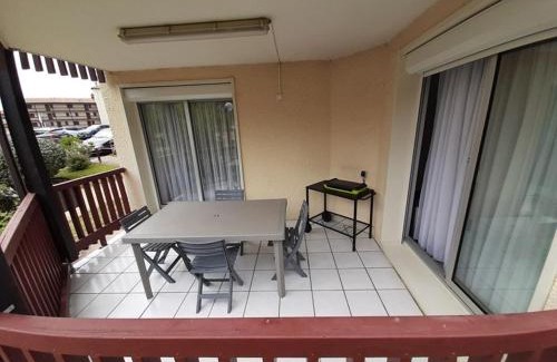 Vieux-Boucau-les-Bains Apartment | Relaxing T2 Cabin Apartment with Pool in Vieux-Boucau