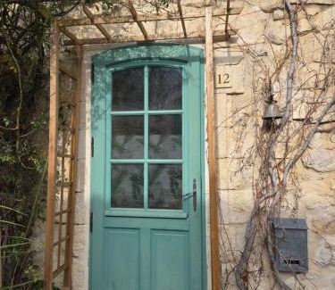 Vitrolles-en-Luberon Apartment | Appartement Gîte d'Etape Vitrolles en Luberon